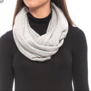 Dakini infinity scarf NWT